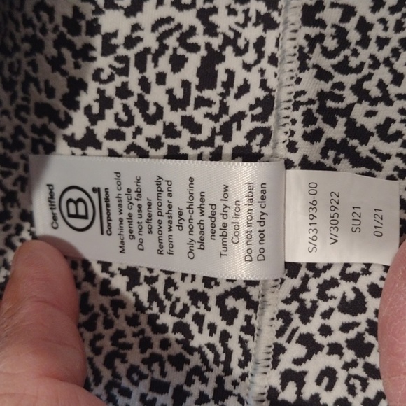 ATHLETA Salutation Stash Pocket 7/8 Textured Tight Size S - Picture 9 of 9